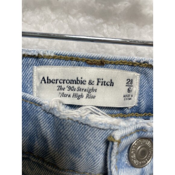 Abercrombie & Fitch 90s Straight Ultra High Rise Light Wash Jeans Size 28/6 - Picture 6 of 13